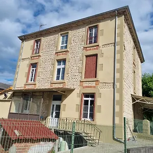 https://la-maison-lourgo-bleuet.hotels-rhonealpes.com